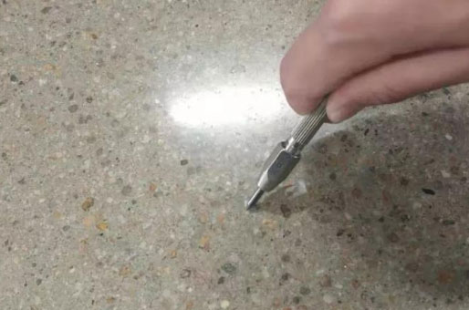 混凝土地坪表面的油污要怎樣處理？